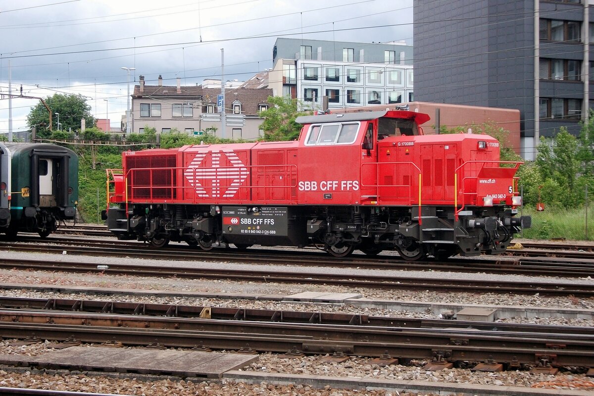 Am 29 Juni 2013 steht Am 843 042 in Basel SBB.
