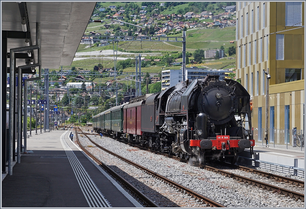 Am 8. Juni 2019 bot die Association 141 R 568 eine Dampfzug zum  Schweizer Dampffestival 2019  der Blonay-Chamby Bahn an, der welcher von Vallorbe via Genève nach Vevey fuhr, um den Fahrgästen wie gewohnt auch kulinarisch Auserlesenes zu bieten. 
In Vevey bestand Anschluss mit einem Blonay-Chamby-Extrazug nach Chaulin, die Rückfahrt erfolgt via Morges. 

Das Bild zeigt den in Vevey angekommen Dampfzug beim Manöveriren.  

8. Juni 2019