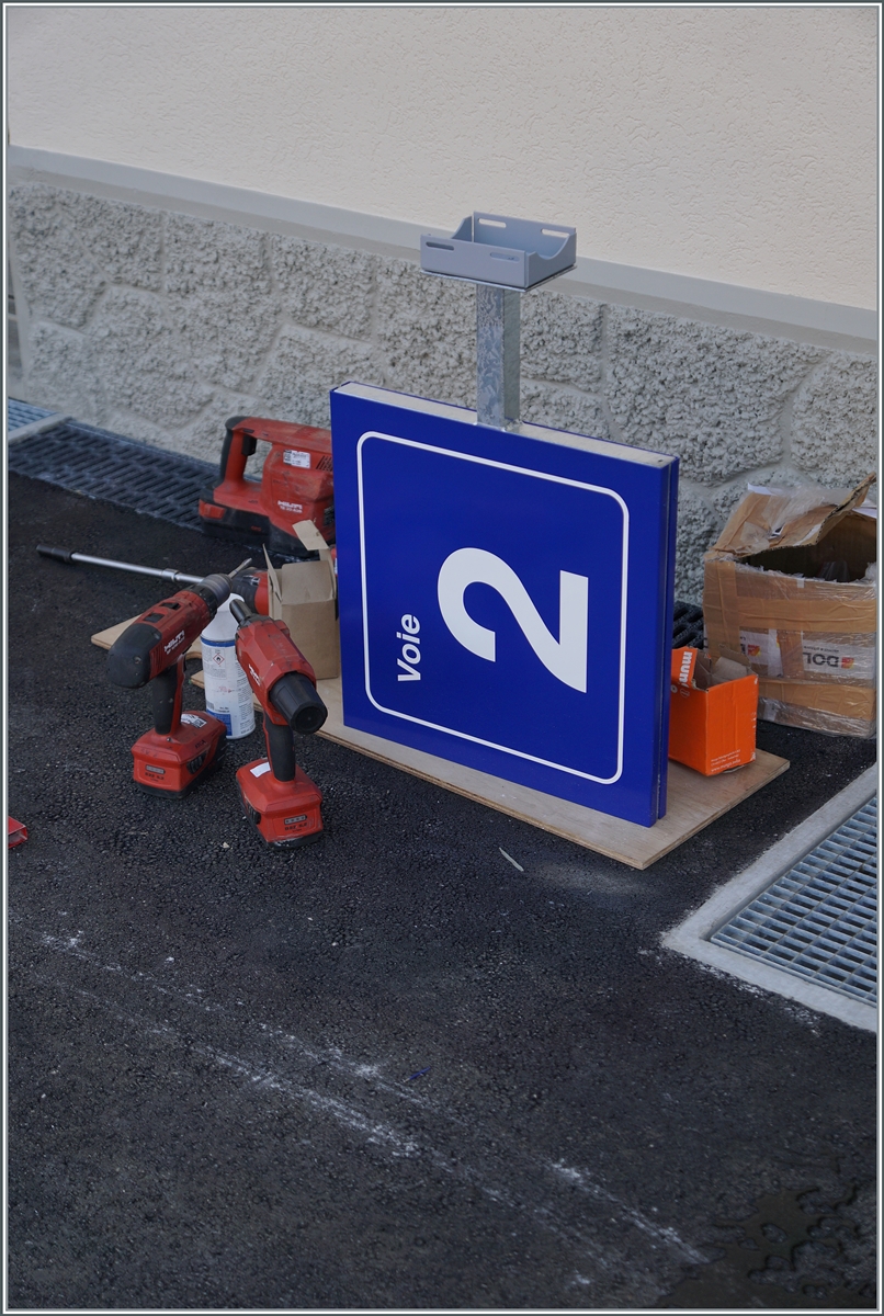 Am ersten Betriebstag der Normalspur in Broc Fabrique ist noch nicht jedes Detail an seinem Platz...

24. August 2023