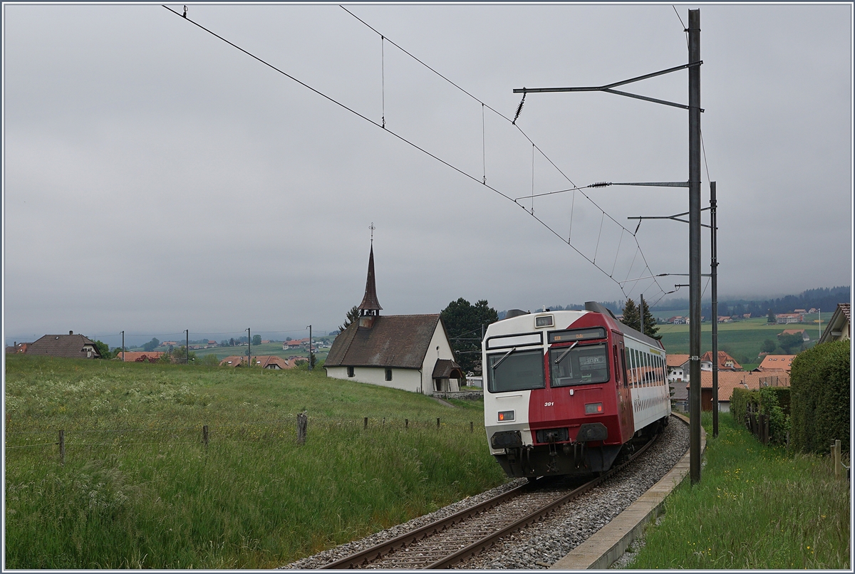 Am Schluss eines RE nach Bulle ist dieser TPF ABt 381 (Typ NPZ) eingereiht. 

12. Mai 2020