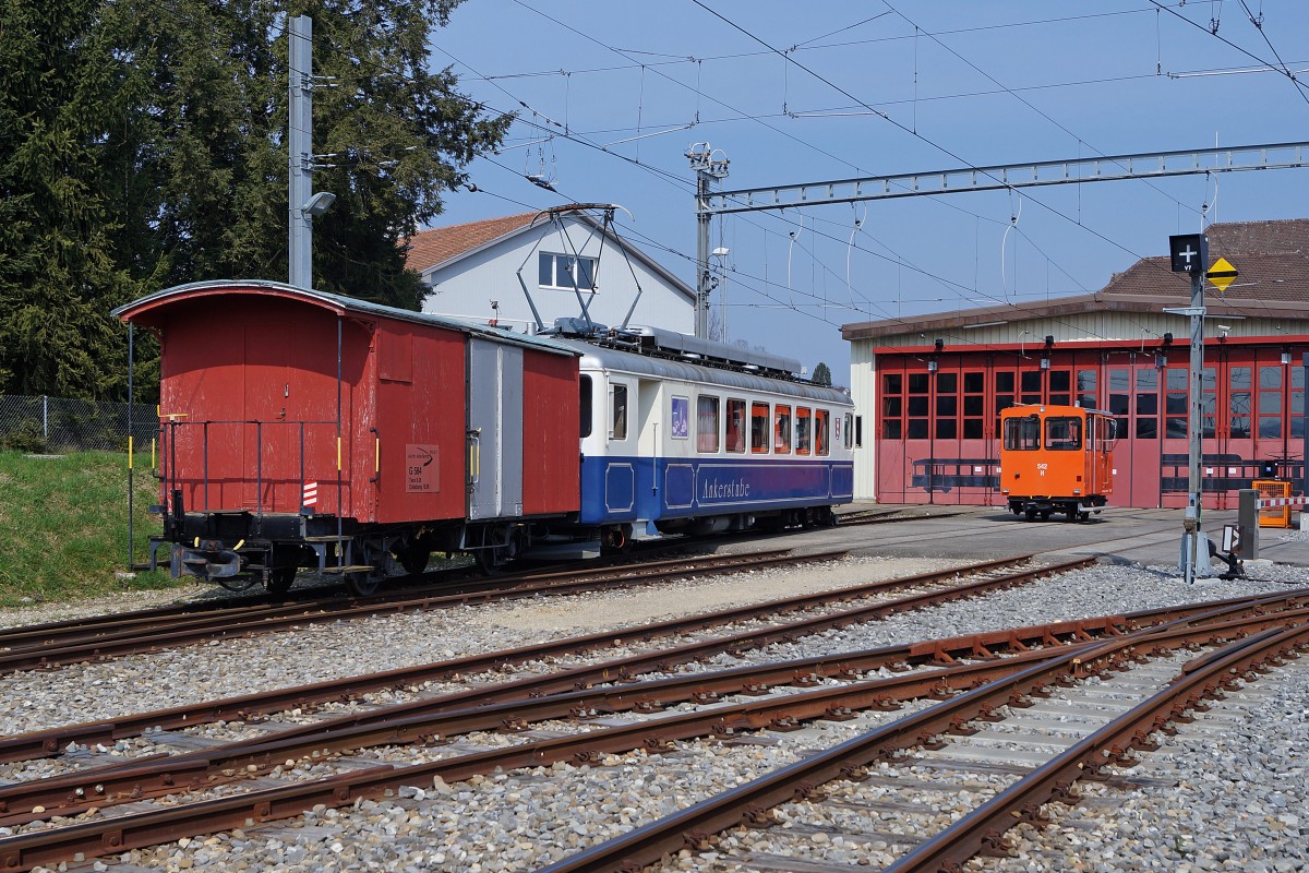 ASm/BTI: Zusammentreffen von BRe 4/4 516, G 584 und Tm 542 vor dem Depot T�uffelen am 20. M�rz 2015.
Foto: Walter Ruetsch