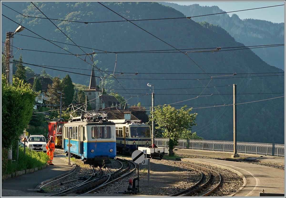 Auf der Fahrt von Montreux zu den Rochers des Naye trifft man immer wieder auf die  Bhe 2/4, doch meist sind sie abgebügelt...
Um so grösser die Freude, als ich in Glion neben dem Bhe 2/4 203 den fahrbereiten Bhe 2/4 207 entdeckte. 28. Juni 2016