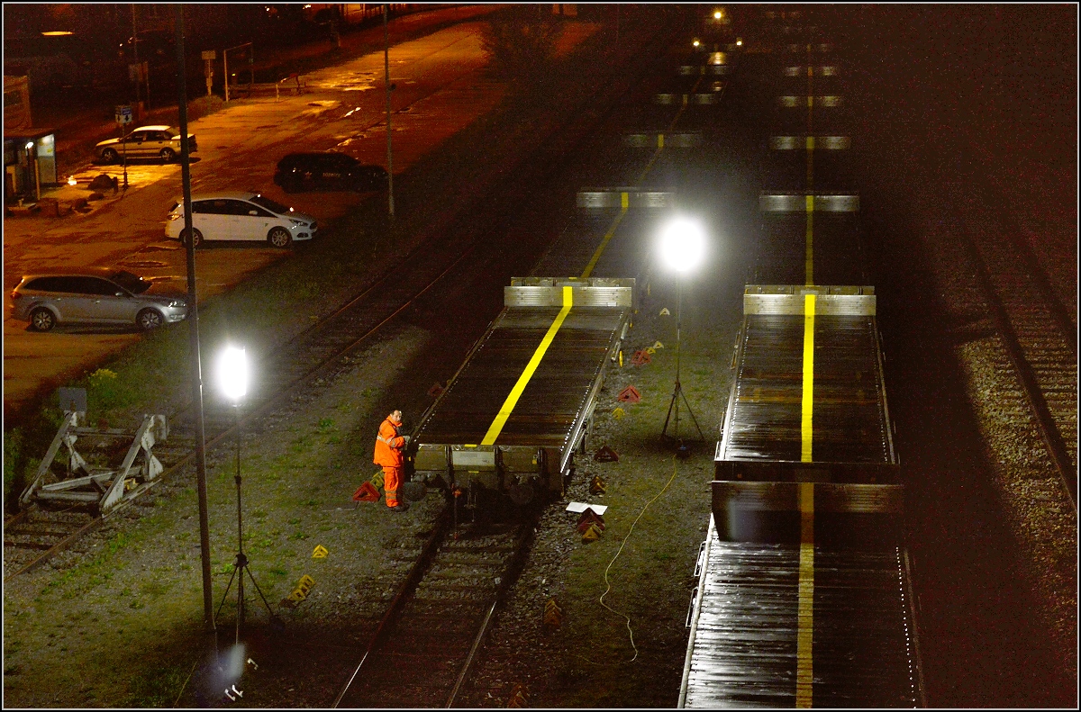 Aufladen des Zirkus Knie in Konstanz. Der Zug ist zum Verladen bereit. April 2016.