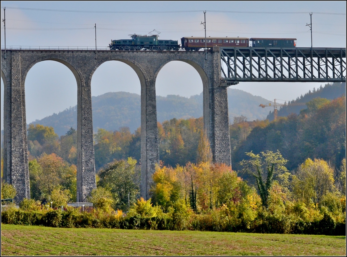 Be 6/8 III 13302 als �berraschung auf dem Eglisauer Viadukt. Oktober 2011.