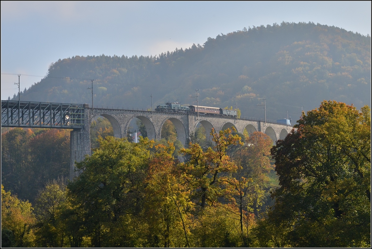 Be 6/8 III 13302 als �berraschung auf dem Eglisauer Viadukt. Oktober 2011.