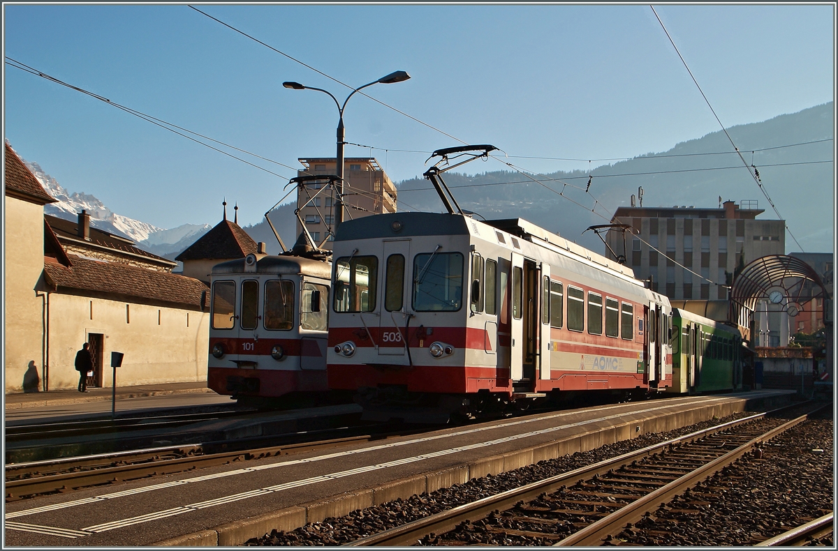 Bei schlechtem Licht in Monthey-Ville zeigen sich der AOMC BDeh 4/4 503 und der BDe 4/4 101.
7. Jan. 2015 