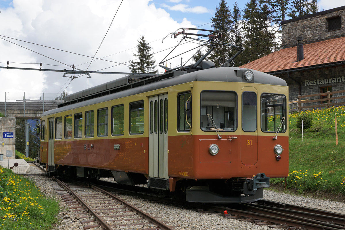 Bergbahn Lauterbrunnen-Mürren.
BLM Be 4/4 31 LISI in der Kreuzungsstation Hinteregg am 24. Mai 2018.
Foto: Walter Ruetsch