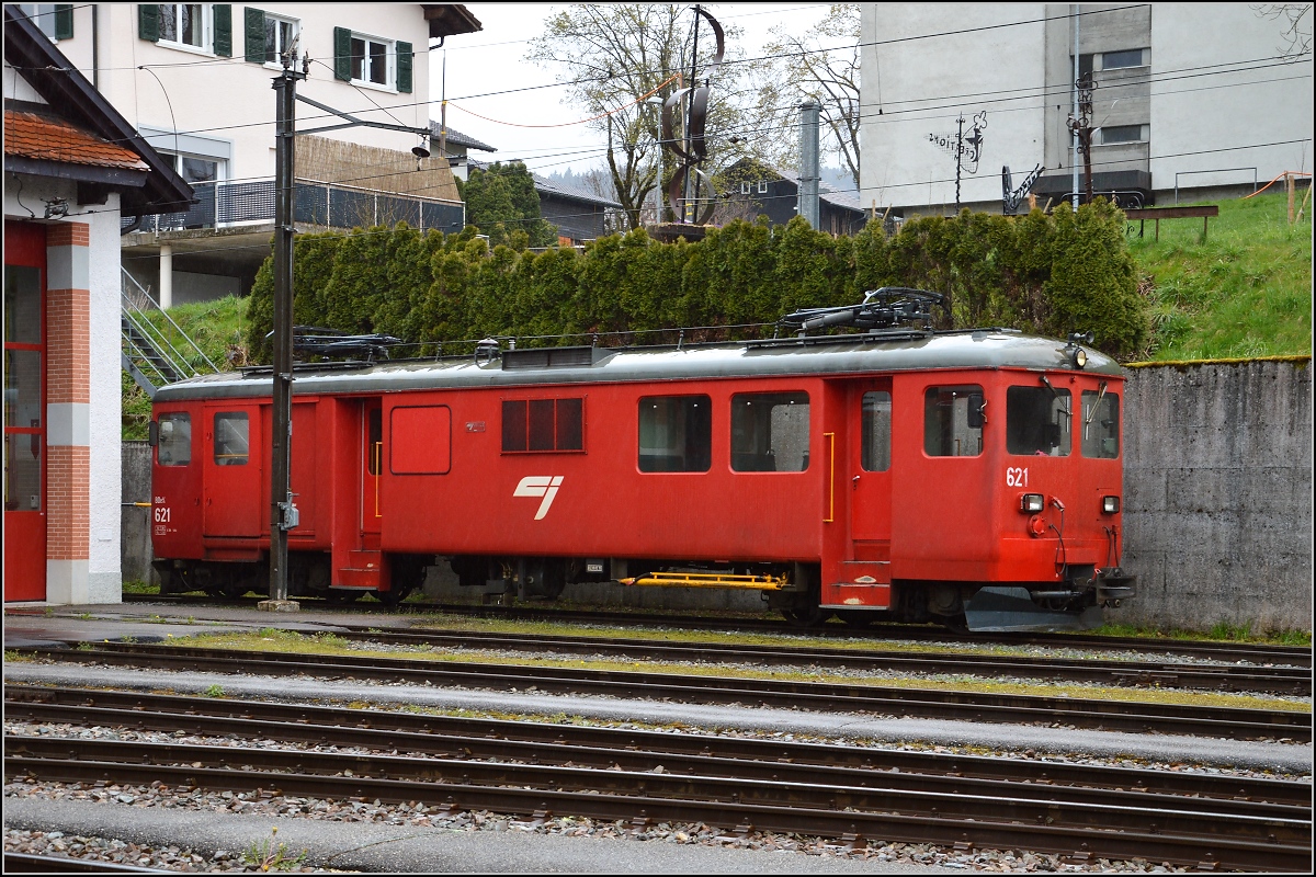 Chemins de fer de Jura (CJ). Triebwagen BDe 4/4 621 in Tramelan. April 2016.

Eckdaten des BDe 4/4 621:
Baujahr 1991
L�nge 16,77 m
Gewicht 36 t
Leistung 544 kW
H�chstgeschwindigkeit 60 km/h
