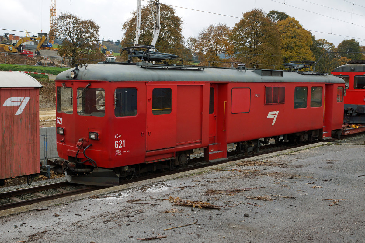 CJ: Zur Verschrottung bereit:
In Saignelégier am 21. Oktober 2016, BDe 4/4 621 (ehemals BTI/FW).
Foto: Walter Ruetsch