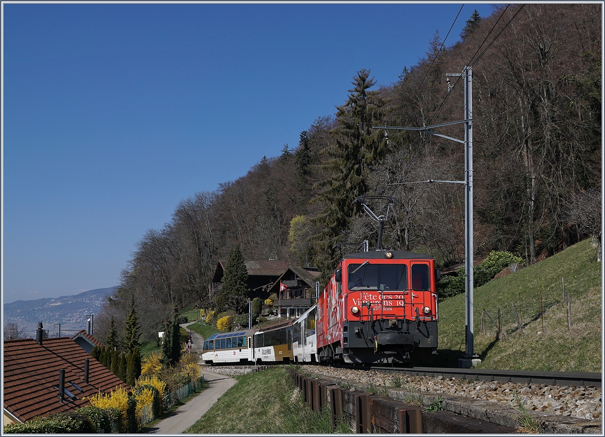 Das Fête des Vignerons 2019 ist Geschichte und auch der ÖV zeigte sich von der besten Seite, in dem er die Hautplast der zahlreiche an- und abreisenden Besucher bewältigte. Wie erwartet, bot der beachtliche Zusatzverkehr, der grösstenteils mit RABe 511 und ABeh 2/6 bewältigt wurde, wenige Bahnspezifische Fotomotive. Trotzdem hier ein kleiner Rückblick auf das Fêtes des Vignerons 2019:  Bereits im Vorfeld warb die GDe 4/4 6005 für das Fête des Vignerons, hier mit einem Regionalzug nach Zweisimmen kurz nach Chernex.

29. März 2019

