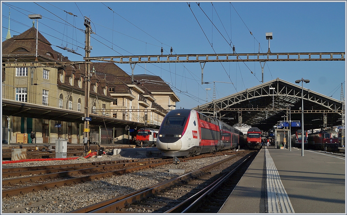 Das künftige Erscheinungsbild von Lyria: Als TGV Lyria Zugspaar 9773/9778 von Paris nach Lausanne (via Genève) und Zurück unterwegs, verlässt der TGV 4720 mit den Triebköpfen 310039 und 40 Lausanne in Richtung Paris. Künftig sollen alle TGV Lyria in dieser Farbgebung und als Dulex unterwegs sein. 
28. Feb. 2019