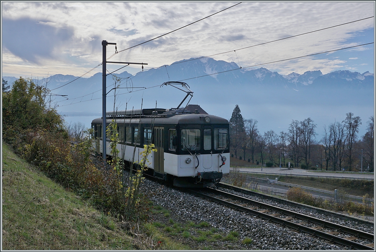Das relativ seltene Ereignis rechtfertig noch ein letztes Bild: der MOB Be 4/4 1006 (ex Bipperlisi) ist als Regionalzug 2331 auf der Fahrt von Fontanivent nach Montreux kurz nach  Planchamp.

23. Nov. 2020 