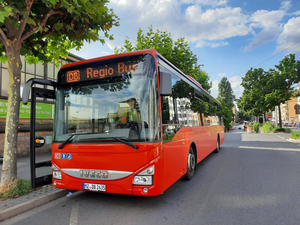 DB Regio Bus Mitte 2635
Aufgenommen am 26 Juli 2021
Mainz, Hauptbahnhof
MZ DB 2635