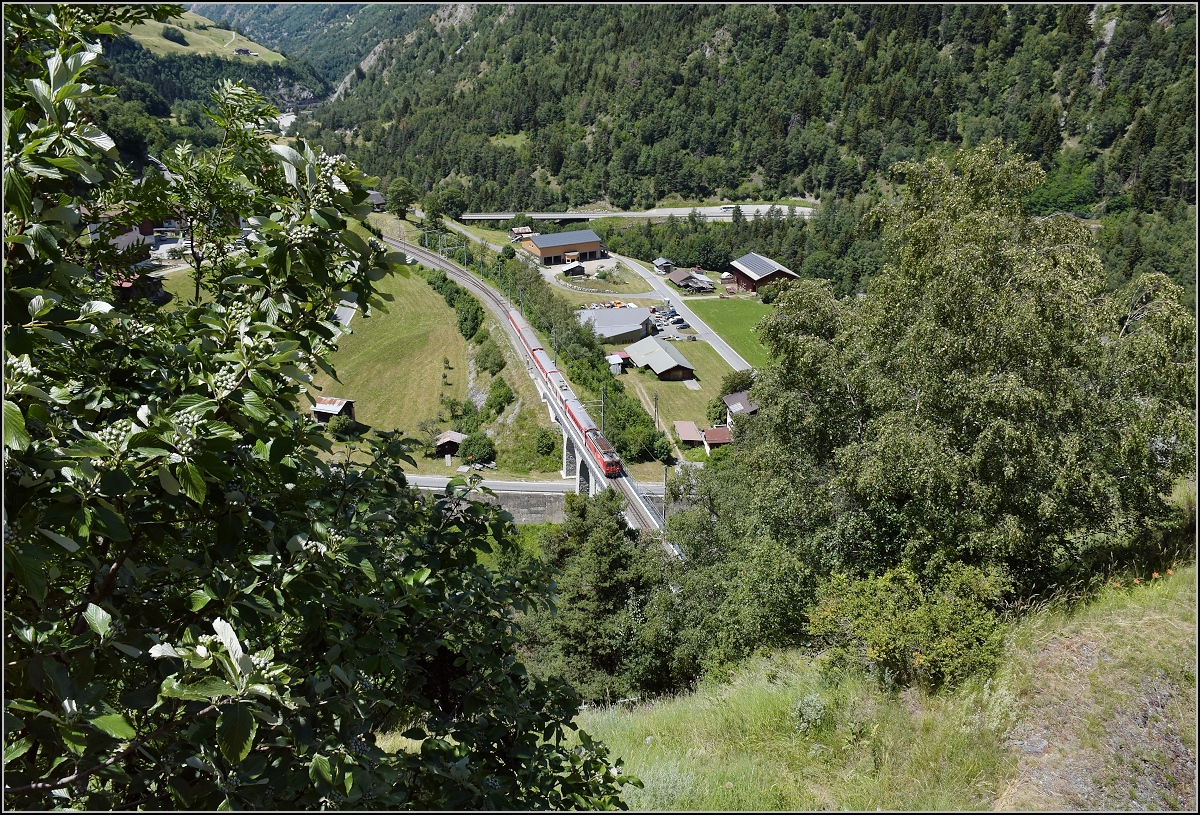 Deh II 96 Münster zwischen dem Bahnhof und der Kreiskehre von Grengiols. Juni 2018.