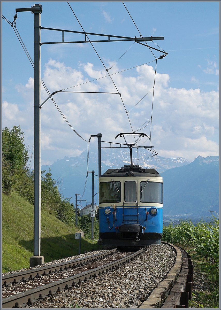 Der ABDe 8/8 4001 au dem Weg Richtung Montreux kurz nach Planchamp.
21. Juni 2018