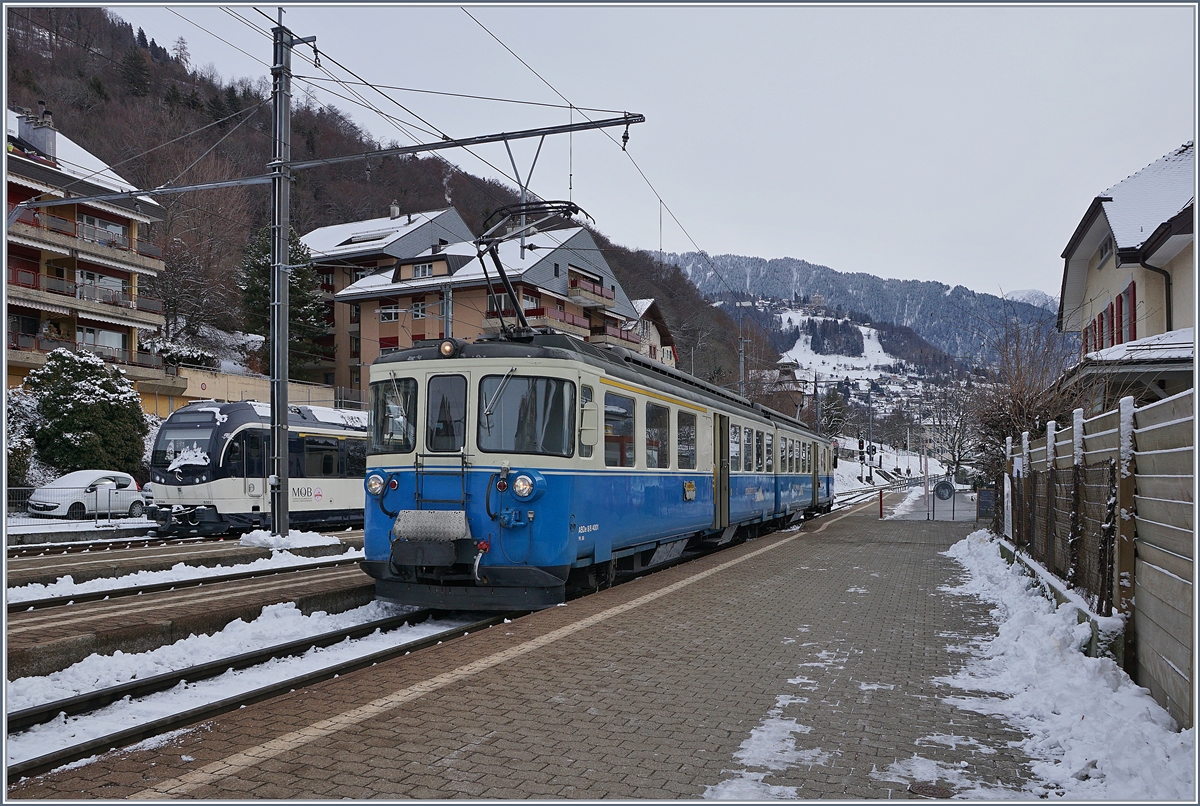 Der ABDe 8/8 4001 wartet in Chernex als Regionalzug 2327 auf die Abfahrt.
29. Dez. 2018