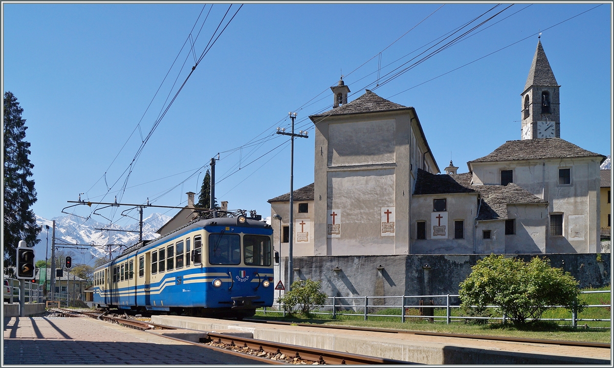 Der ABe 8/8 23  Ossola  erreicht als Regionalzug 763 von Domodossola nach Re Trontano
14. April 2014