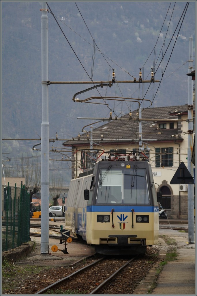 Der ABe 8/8 N� 24 erhielt einen neuen, den Panoramoz�gen gleichenden Wagenkasten, um bei Bedarf als Reservefahrzeug einzuspringen.
Domodossola, den 3. April 2014