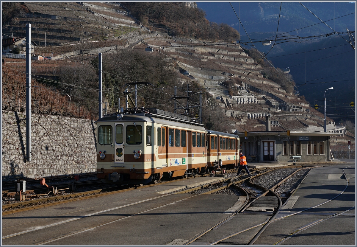 Der AL BDeh 4/4 302 mit Bt in der gefälligen A-L Lackierung bei der Spitzkehre in Aigle Dépot.
14.12.2016