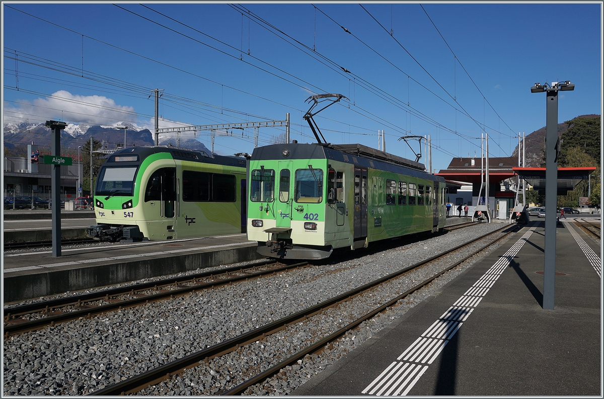 Der ASD BDe 4/4 402 wartet in Aigle auf die nächste Fahrt nach Plambuit. Daneben steht der AOMC Bhe 2/6 547. 

5. Nov. 2021