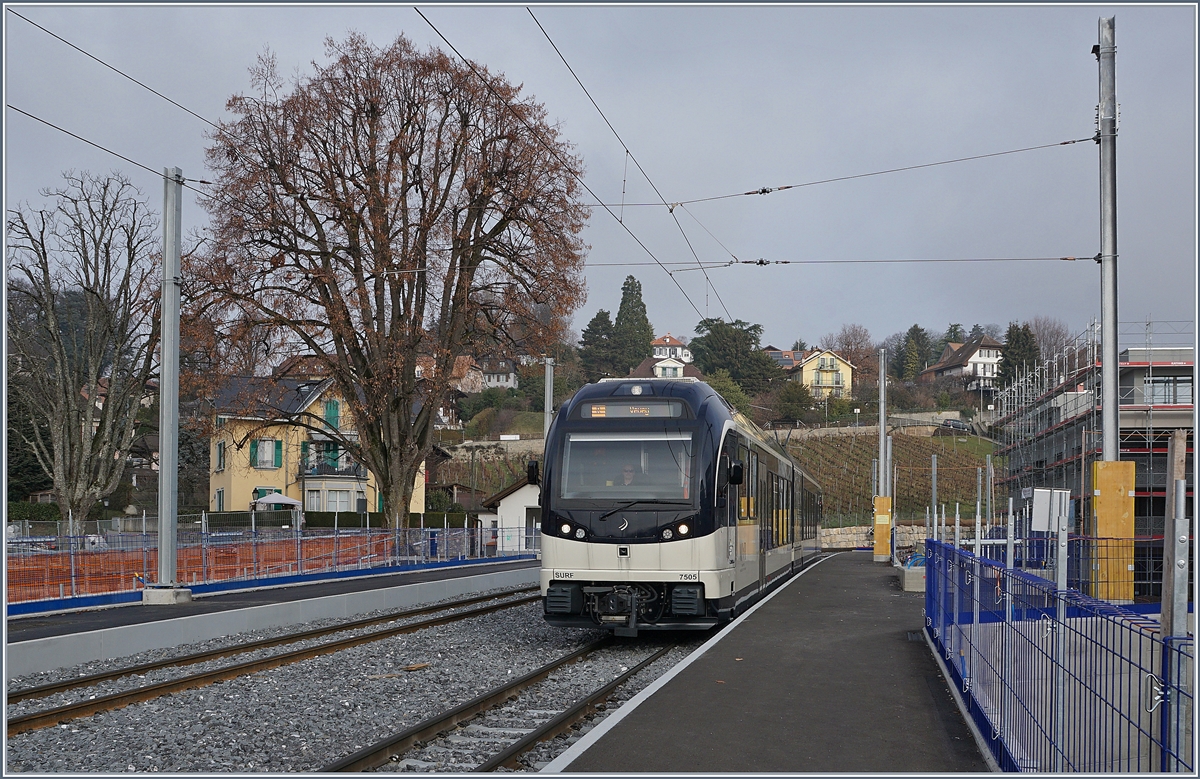 Der Bahnhof von St-Légier hat nach dem gut einjährigen Umbau sein Gesicht fast Komplet geändert, als Anhaltspunkt dienen das Bahnhofsgebäude un der mächtige Baum auf dem Bahnhofsplatz.
28. Dez. 2018