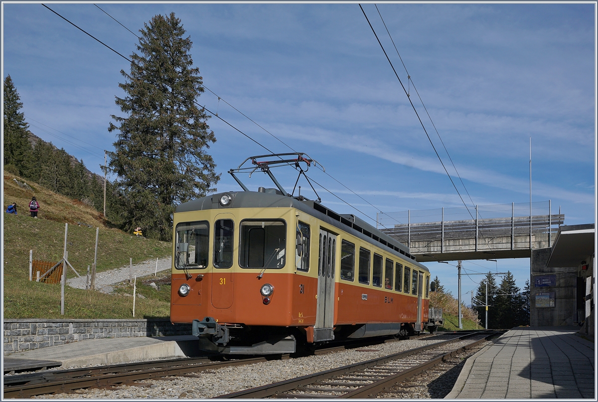 Der BLM Be 4/4 31  Lisi  wartet in Winteregg auf den Gegenzug.
16. Oktober 2018