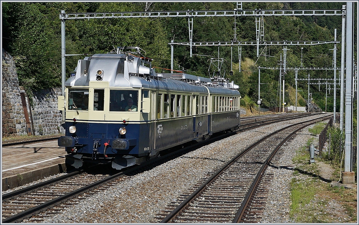 Der BLS BCFe 4/6 736  Blauer Pfeil  erreicht Hohtenn.
14. August 2016