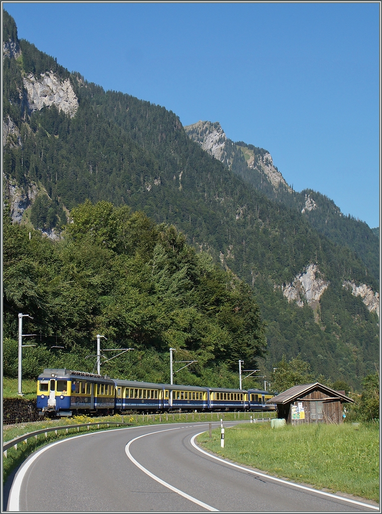 Der BOB Regionlazug 247 kurz nach der  Flügelung  in Zweilütschinen auf der Fahrt nach Grindelwald.
7. August 2015