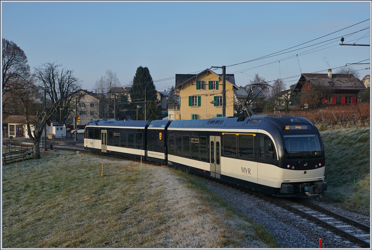 Der CEV MVR ABeh 2/6 erreicht St-Légier Gare. Der Bahnhof wird, wie an den bunt Holzpflöckchen zu erkennen ist in Kürze vollständig umgestaltet.
14. Dez. 2016