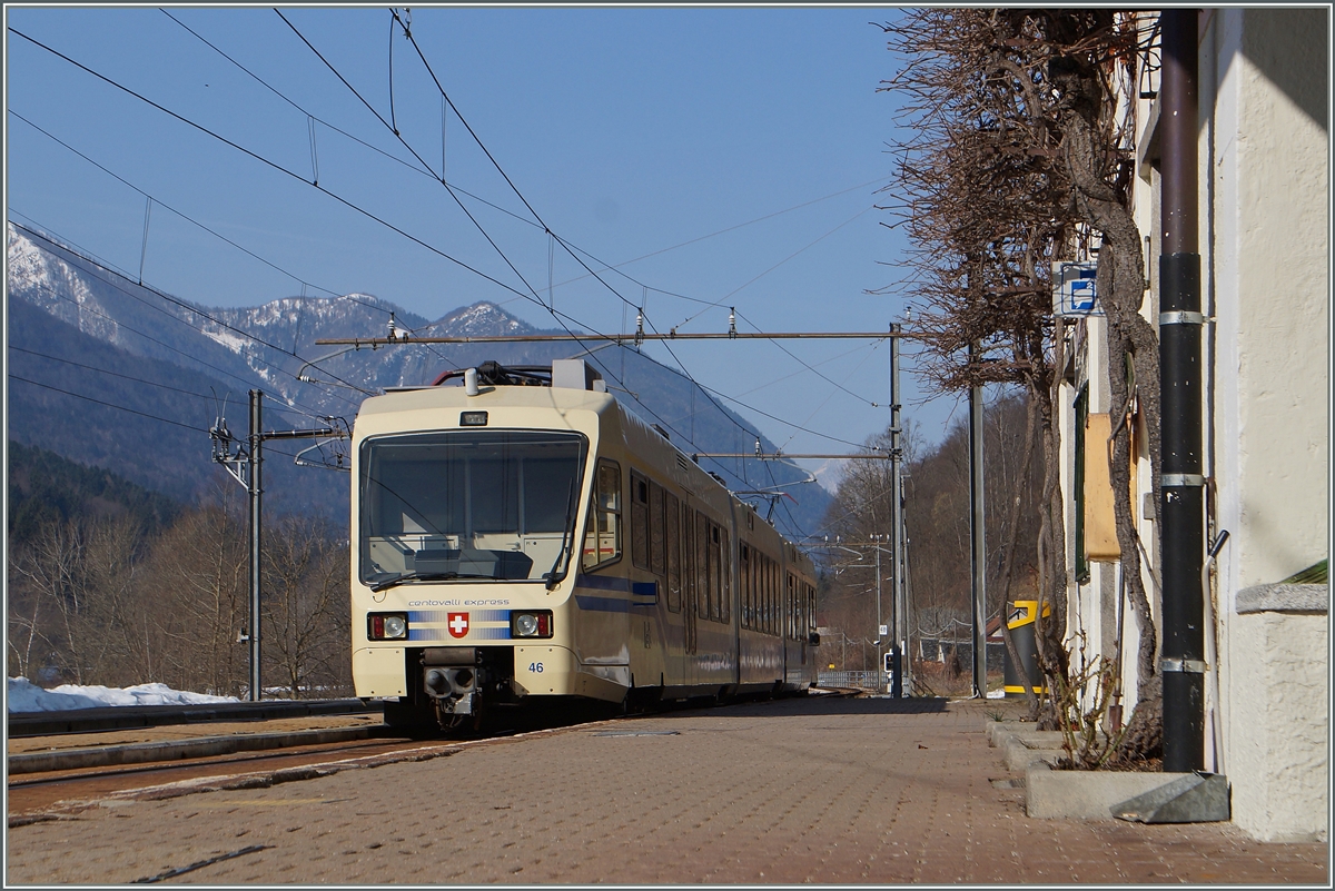 Der FART  Centovalli-Express  CEX ist in Re eingetroffen welches nach einem kurzen Halt Richtung Domosossla verlassen wird. 
19. März
