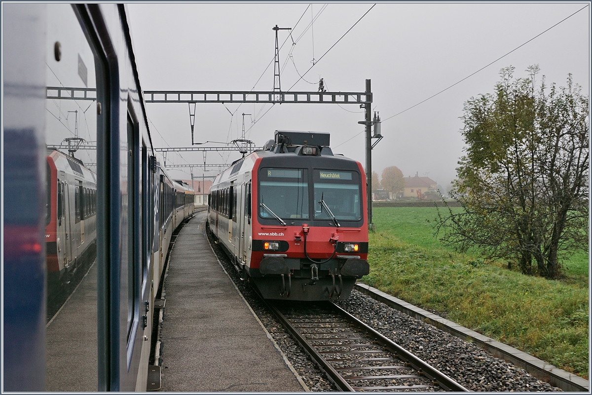 Der Gegenzug Buttes - Neuchâtel gibt die Strecke für die Weiterfahrt des RE Neuchâtel - Frasne frei. 

29. Okt. 2019