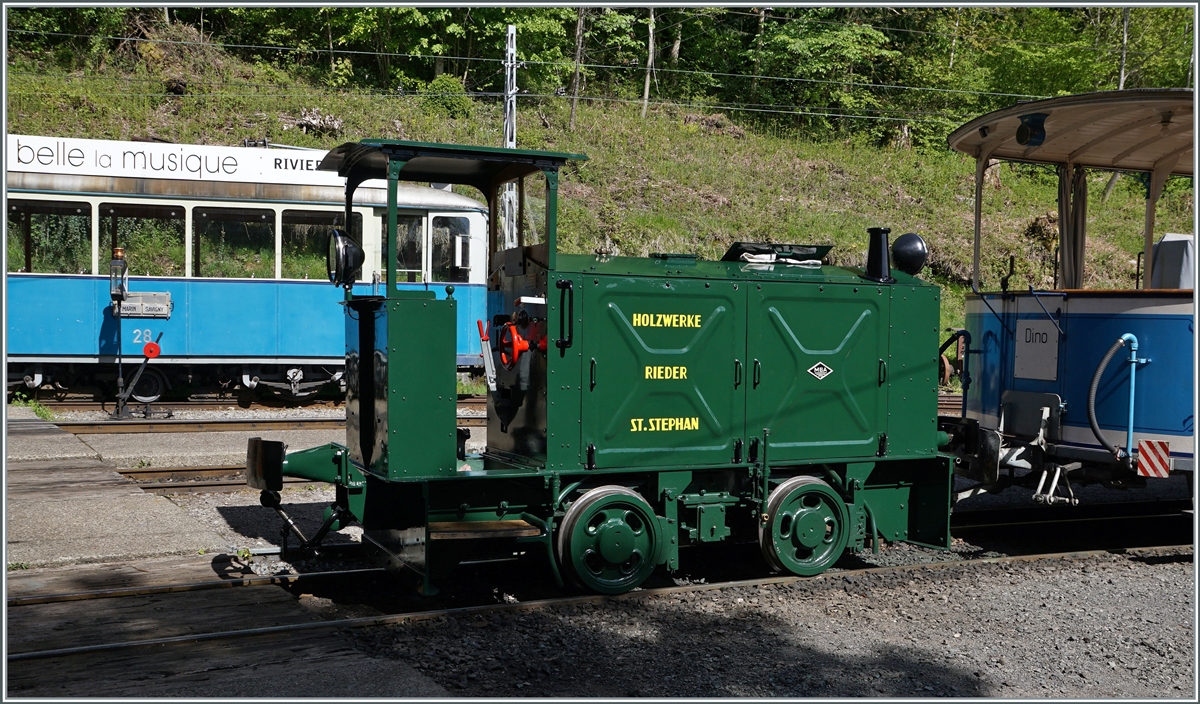 Der kleine Schienentraktor Tm 2/2 (Orenstein&Koppel 1930) steht in Chaulin und hat an diesem Tag den Rangierdienst übernommen. 

23. Mai 2021