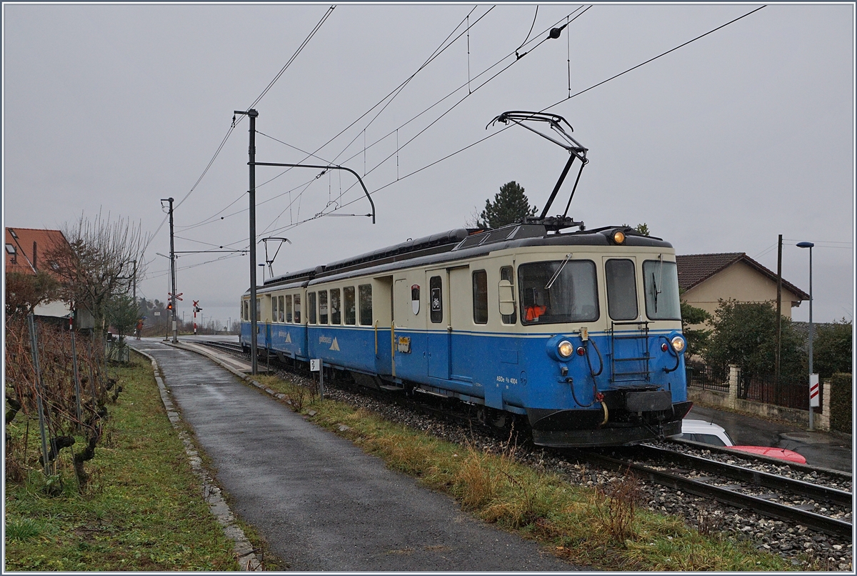 Der MOB ABDe 8/8 4003 als Regionalzug 2330 verlässt Planchamp Richtung Chernex.
18. Jan. 2018