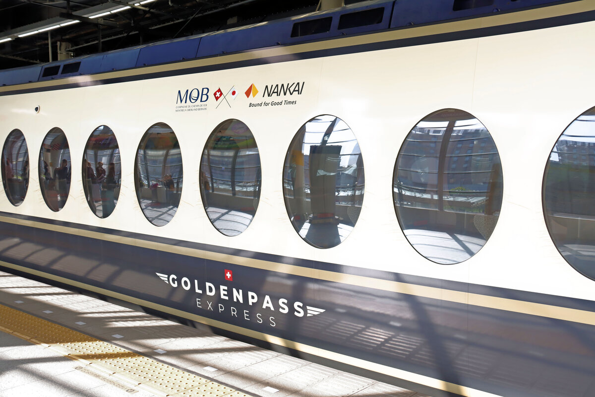 Der Nankai-Privatkonzern, die japanische Partnerbahn der MOB: Der Goldenpass Express, der von hier zum Internationalen Flughafen Kansai fährt. 7.Mai 2025 
