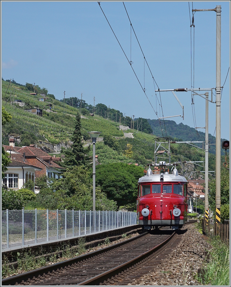 Der OeBB RCe 2/4 N° 607 ist in Ligerz auf der Fahrt nach Balsthal und konnte hier beim ehemaligen Bahnhof verewigt werden wobei das mit dem PC entfernte Schlusssignal das Bild nicht sogleich als Nachschuss verrät. 

19. Juni 2025 