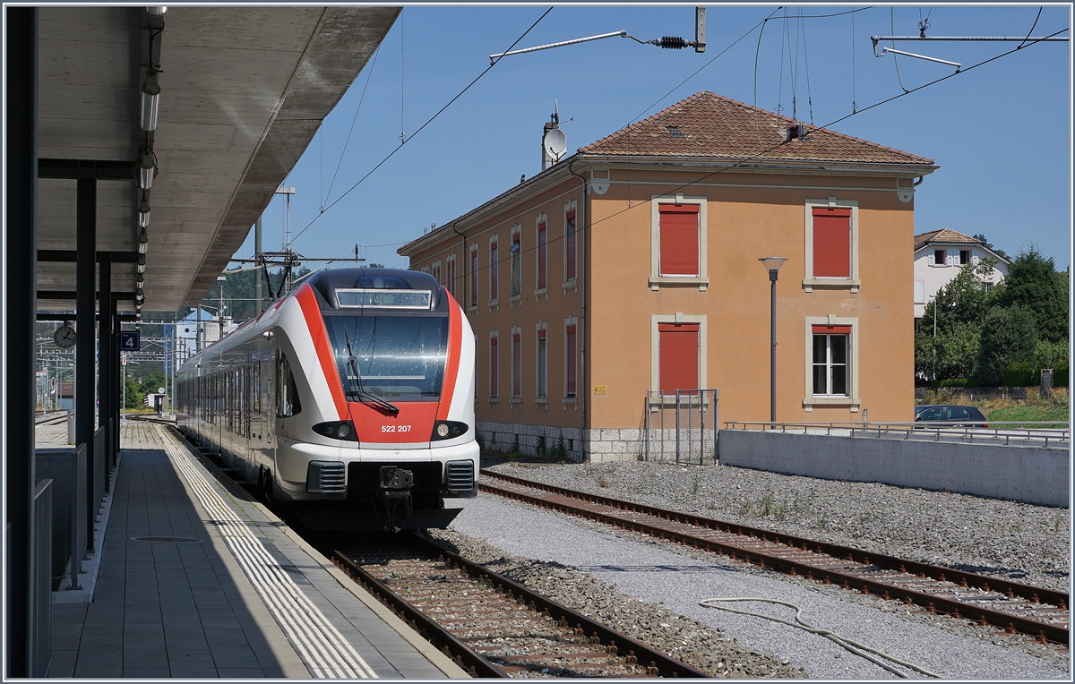 Der RABe 522 207 als RE 4121 Delle - Porrentruy ist am Ziel seiner Reise angekommen und wird am Abend wohl einen RE nach Biel/Bienne verstärken. 

23. Juli 2019 