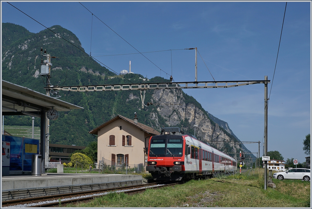 Der Region Alps Regionalzug 6115 beim Halt in Vouvry.

25. Juni 2019