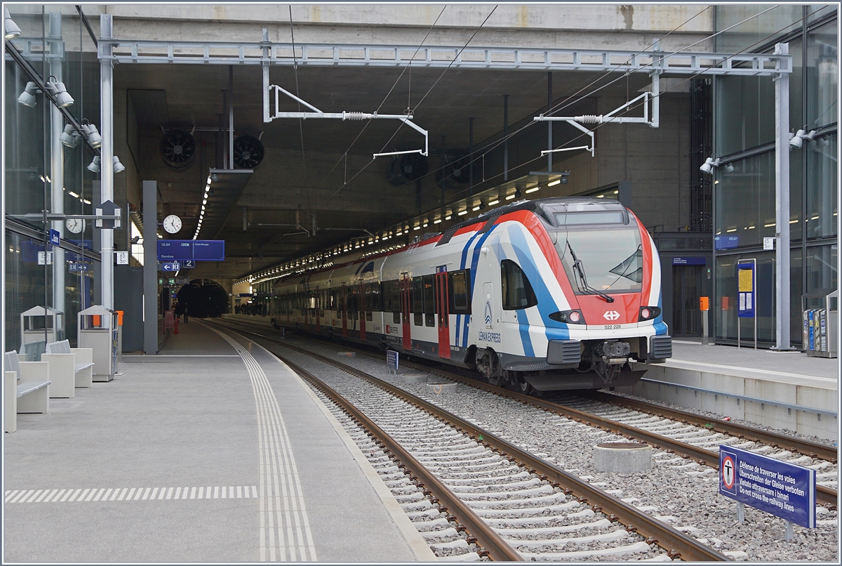 Der SBB CFF RABe 522 228 erreicht von Genève kommend den Halt Lancy-Bachet. 

15. Dez. 2019