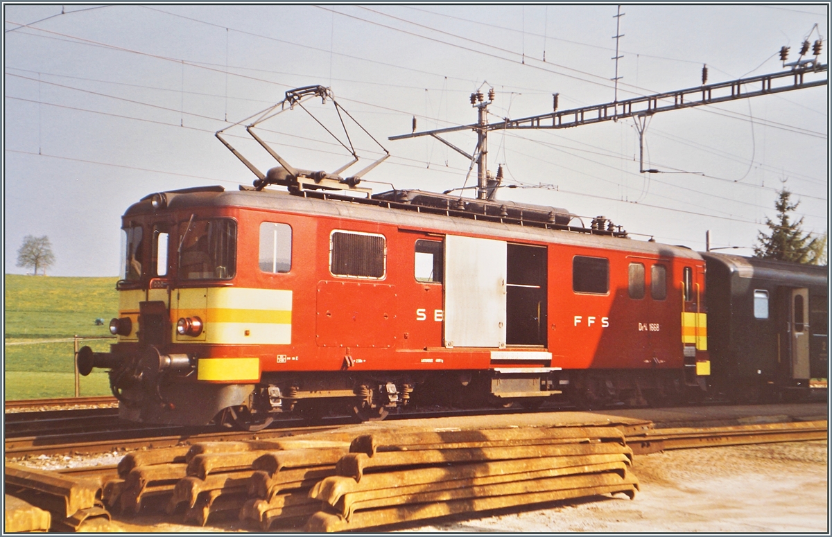Der SBB De 4/4 1668 in Beromünster. 

Frühjahr 1988