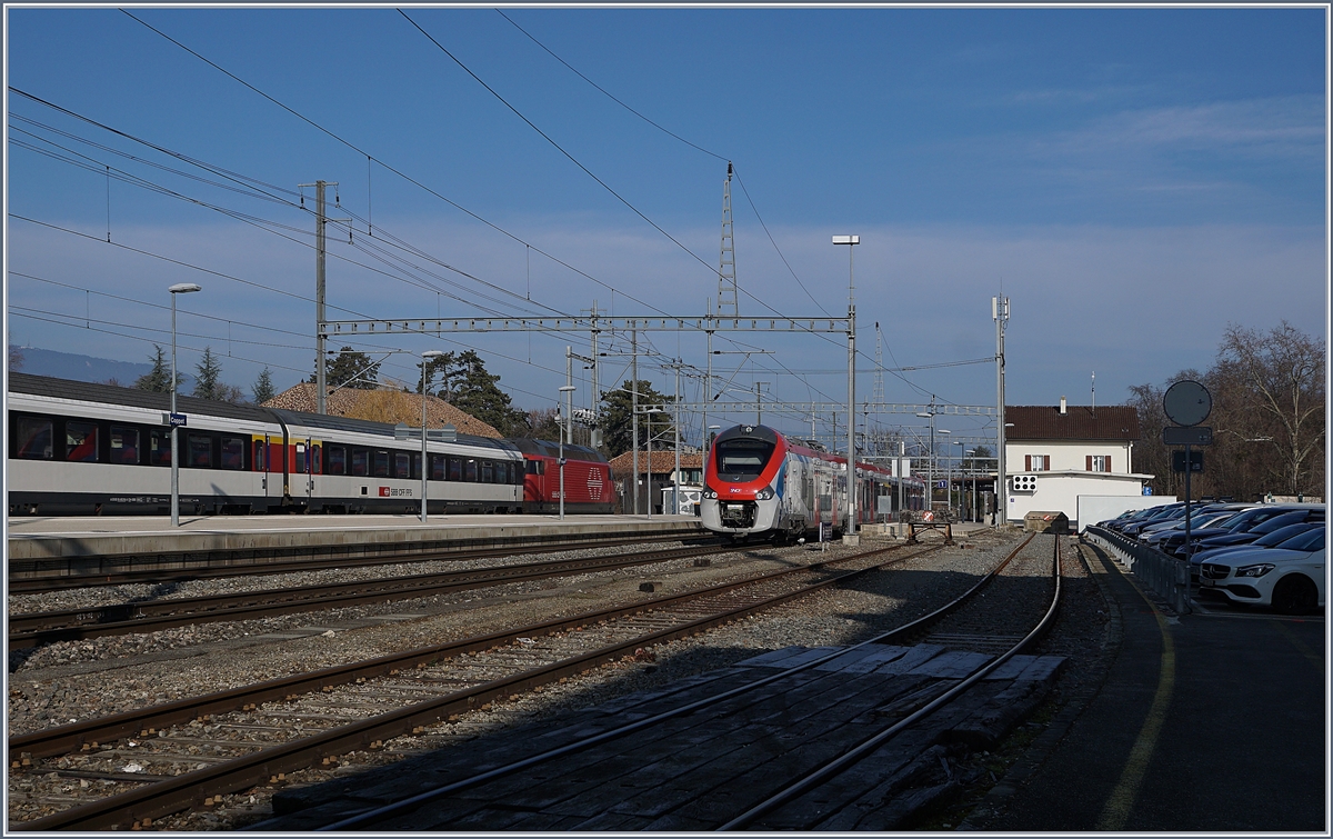 Der SNCF Régiolis tricourant Z 31 515 verlässt Coppet in Richtung Annemasse.

21. Jan. 2020
