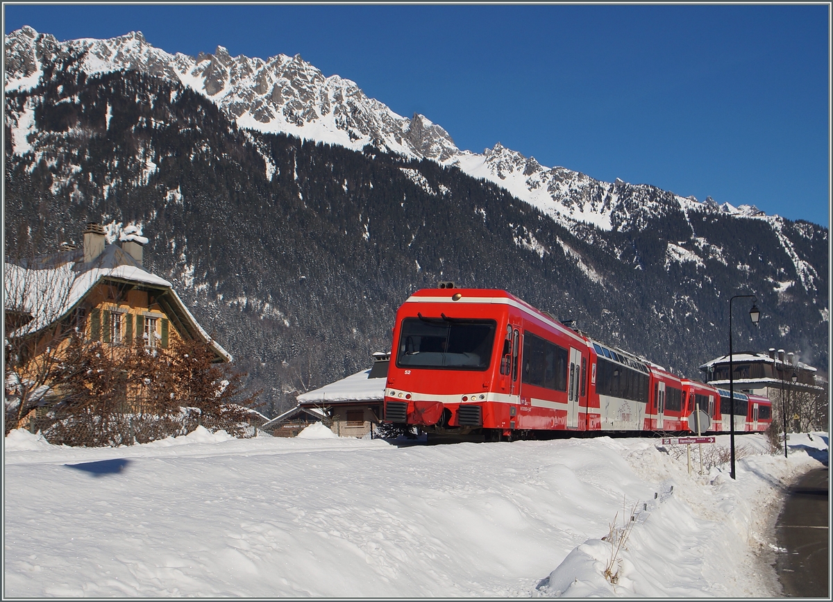 Der SNCF TER 18912 erreicht von Vallorcine kommend Chamonix Mont Blanc.
10. Feb. 2015