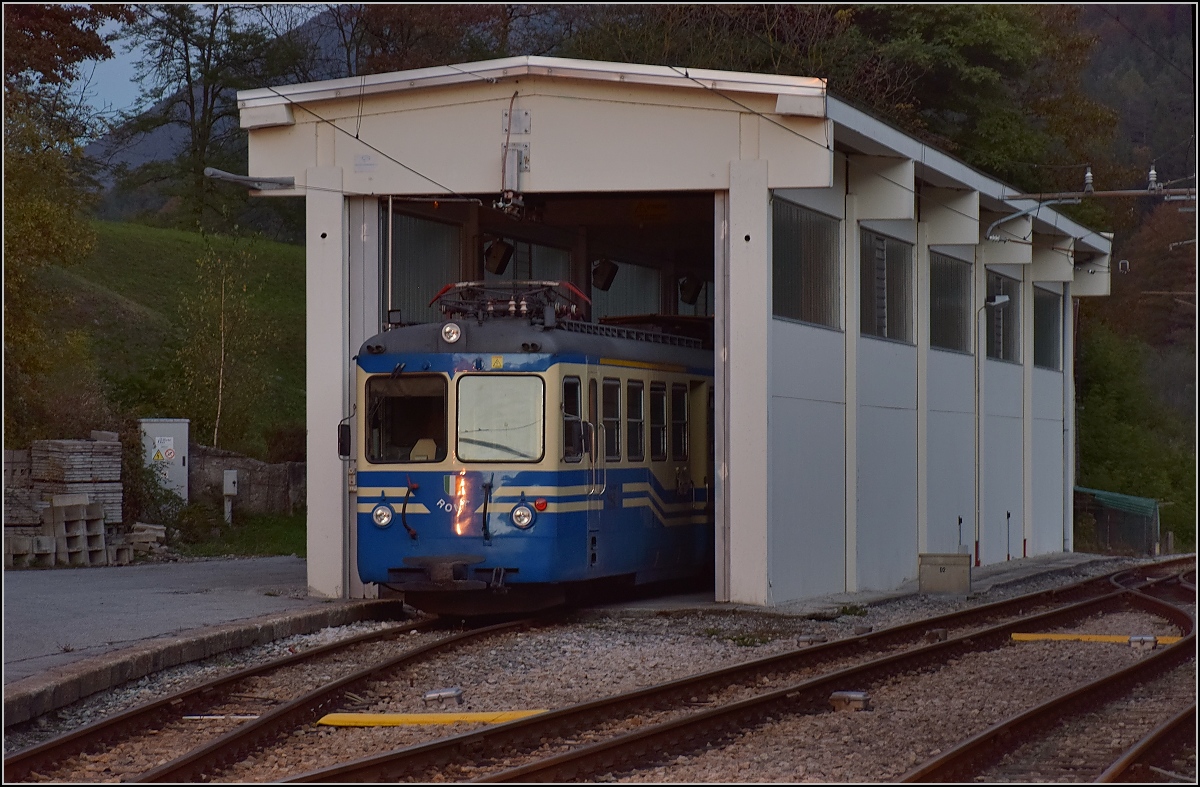 Der SSIF ABe 8/8 21 Roma wurde bereits 1959 f�r die FART gebaut und ist 1982 in den Bestand der italienischen Gesellschaft �bernommen worden. Re, Oktober 2016.