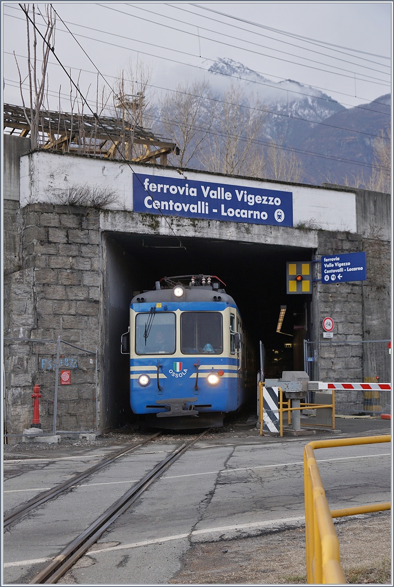 Der SSIF ABe 8/8 23 Ossola verlässt Domodossola als Schnellzug 69 Richtung Locarno.
16. Jan. 2018 