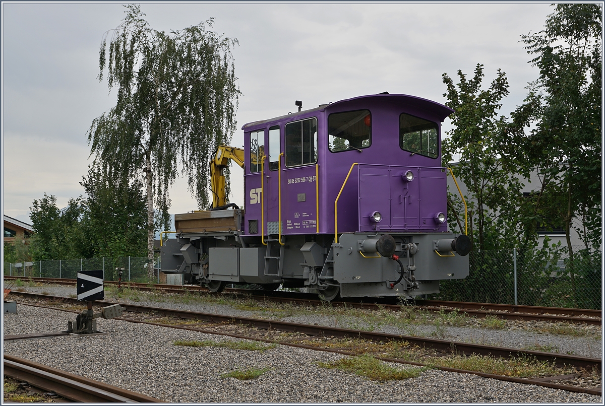 Der ST Tm 232 596 (UIC 98 85 5232 596-7 CH-ST) in Triengen.
27. Aug. 2017