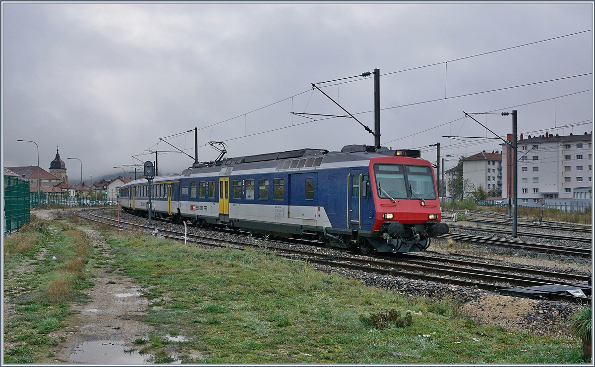 Der TER 18122 verlässt Pontarlier in Richtung Frasne.

29. Okt. 2019
