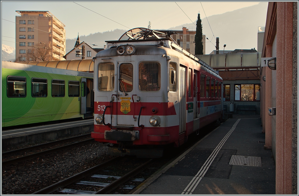 Der TPC AOMC BDeh 4/4 513  Val d'Illiez  in Monthey-Ville. 

7. Jan. 2015