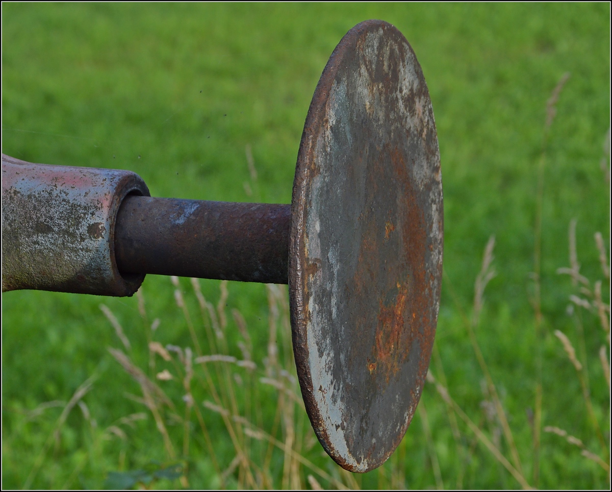 Detail am Güterwagen M4 257, Stangenpuffer. Frauenfeld, Juli 2014.