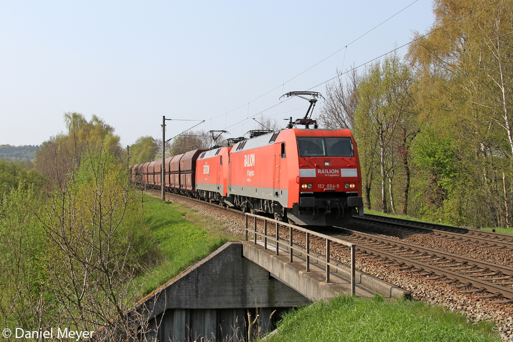 Die 152 094-9 und 152 050-1 in Hamburg-Moorburg am 04,05,2013