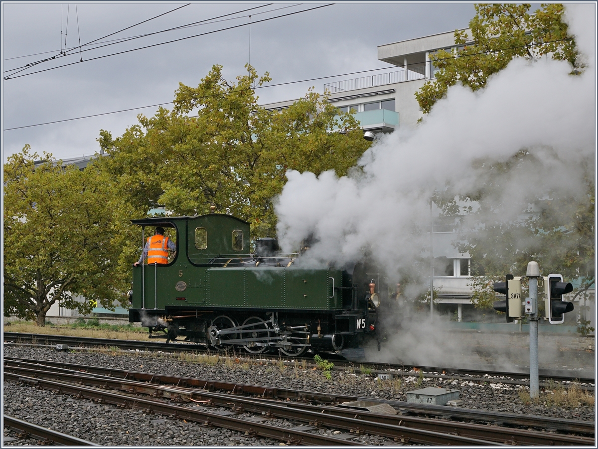 Die 1890 gebaute (ex LEB)  G 3/3 der Blonay-Chamby Bahn rangiert in Vevey. 

27. September 2020
