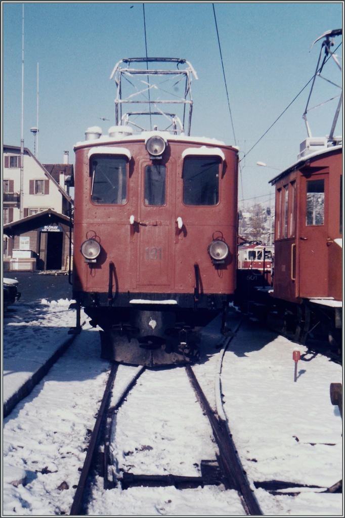 Die 1916 f�r die Bernina-Bahn gebaute Ge 6/6 und 1929 zur Ge 4/4 umgebaute RhB Ge 4/4 181 in Blonay. Jan. 1986